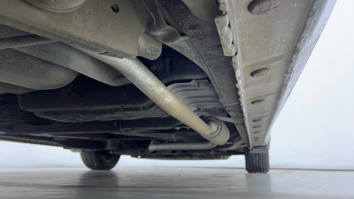 Used 2015 Honda City SV CVT Petrol Automatic extra REAR RIGHT UNDERBODY VIEW