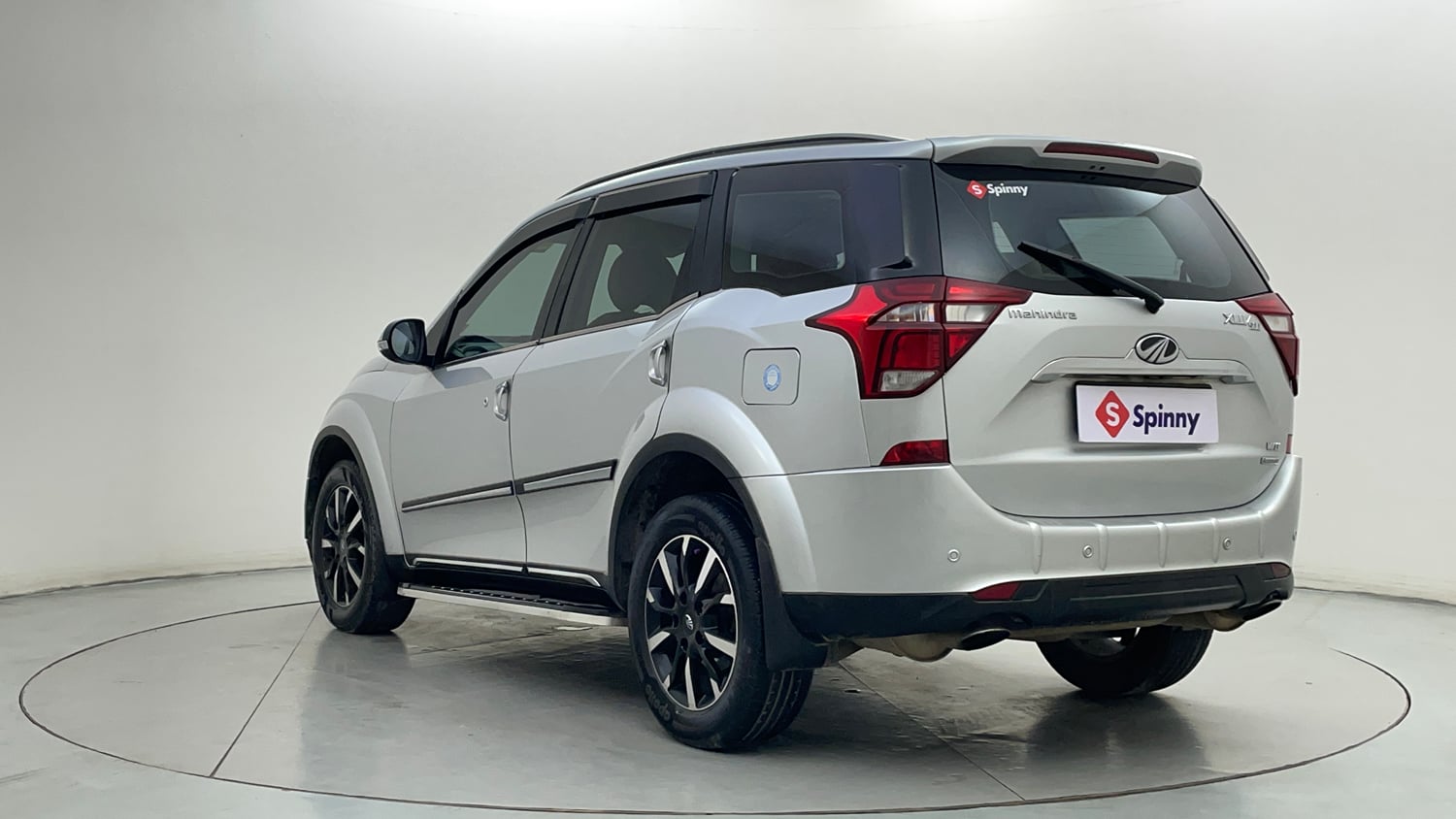 Used 2018 Mahindra XUV500 W11 AT Diesel Automatic exterior LEFT REAR CORNER VIEW