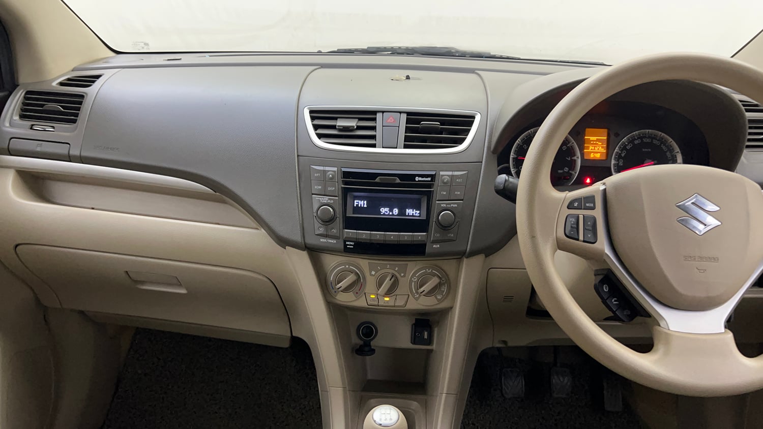 Used 2017 Maruti Suzuki Ertiga VXI Petrol Manual interior MUSIC SYSTEM & AC CONTROL VIEW