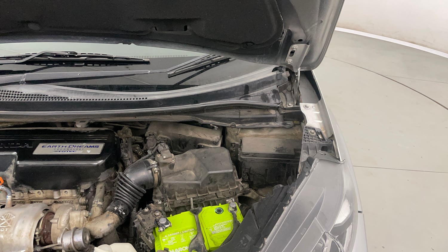 Used 2017 Honda WR-V VX MT Diesel Diesel Manual engine ENGINE LEFT SIDE HINGE & APRON VIEW