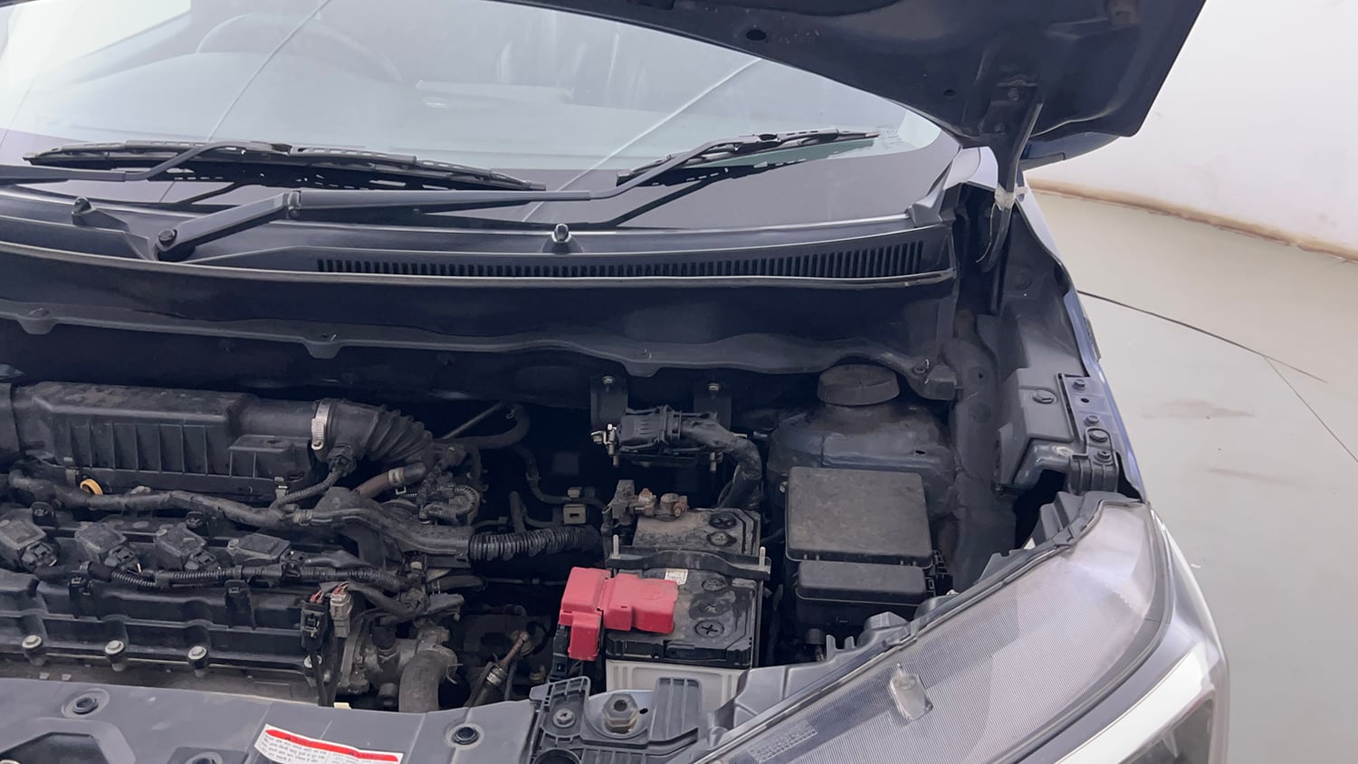 Used 2020 Maruti Suzuki XL6 Alpha AT Petrol Petrol Automatic engine ENGINE LEFT SIDE HINGE & APRON VIEW