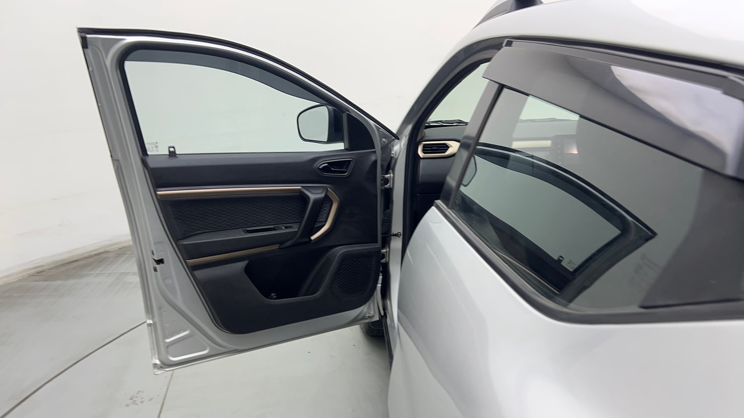 Used 2022 Renault Kiger RXT (O) MT Petrol Manual interior LEFT FRONT DOOR OPEN VIEW