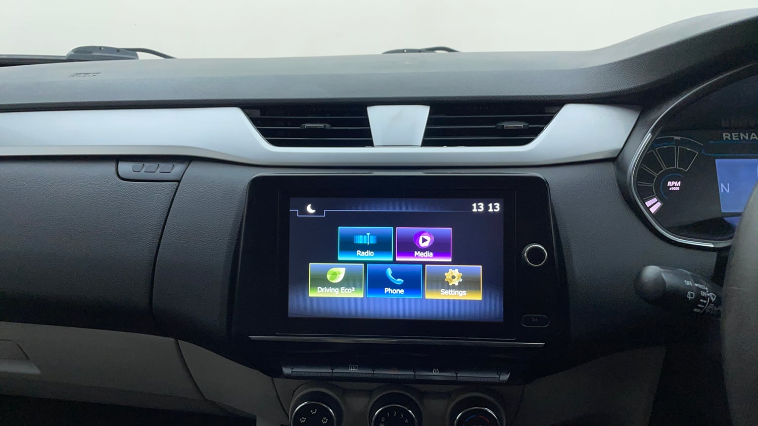 Used 2020 Renault Triber RXZ EASY-R AMT Petrol Automatic top_features Integrated (in-dash) music system