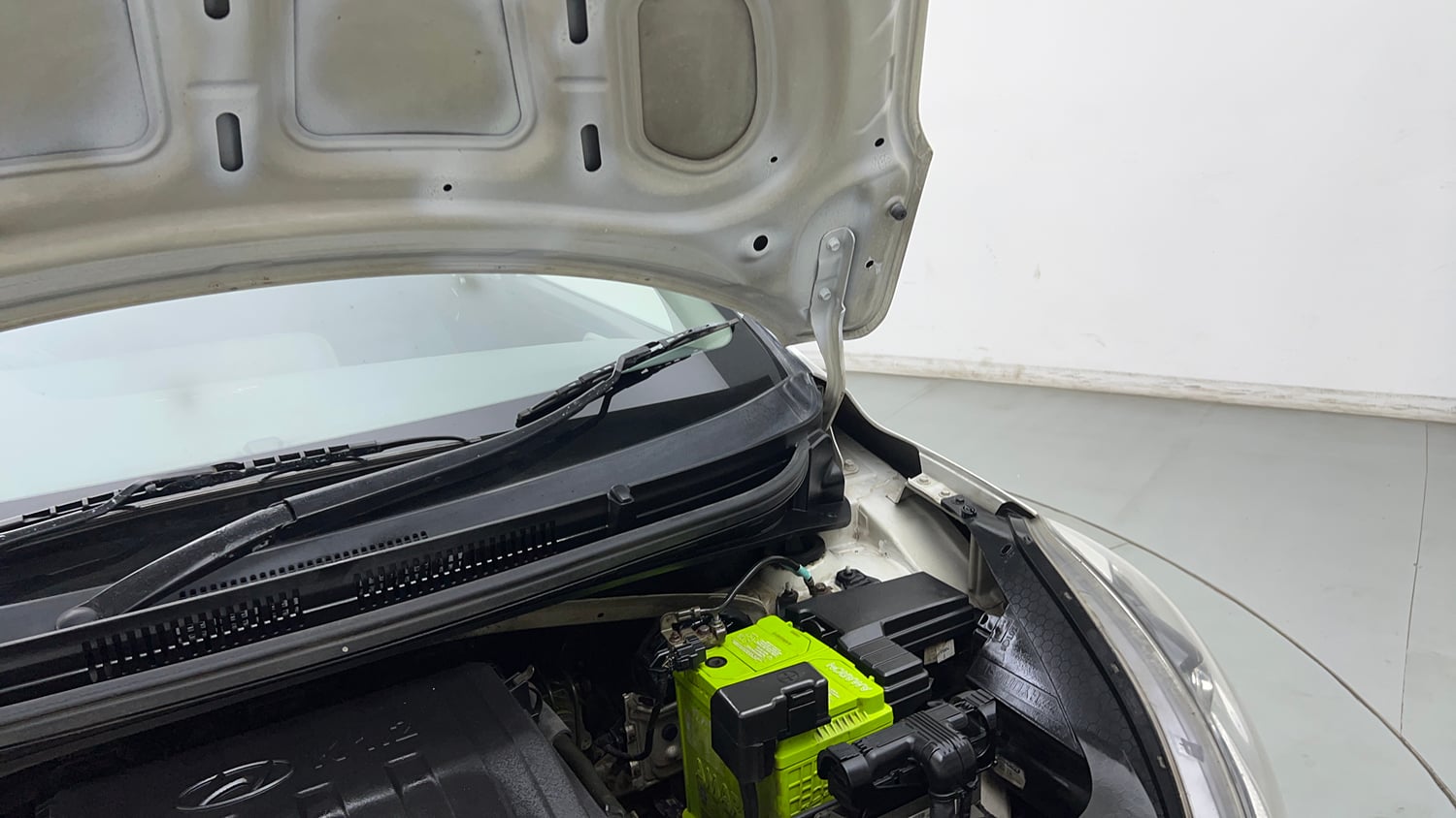 Used 2021 Hyundai Aura SX Plus 1.2 AMT Petrol Petrol Automatic engine ENGINE LEFT SIDE HINGE & APRON VIEW