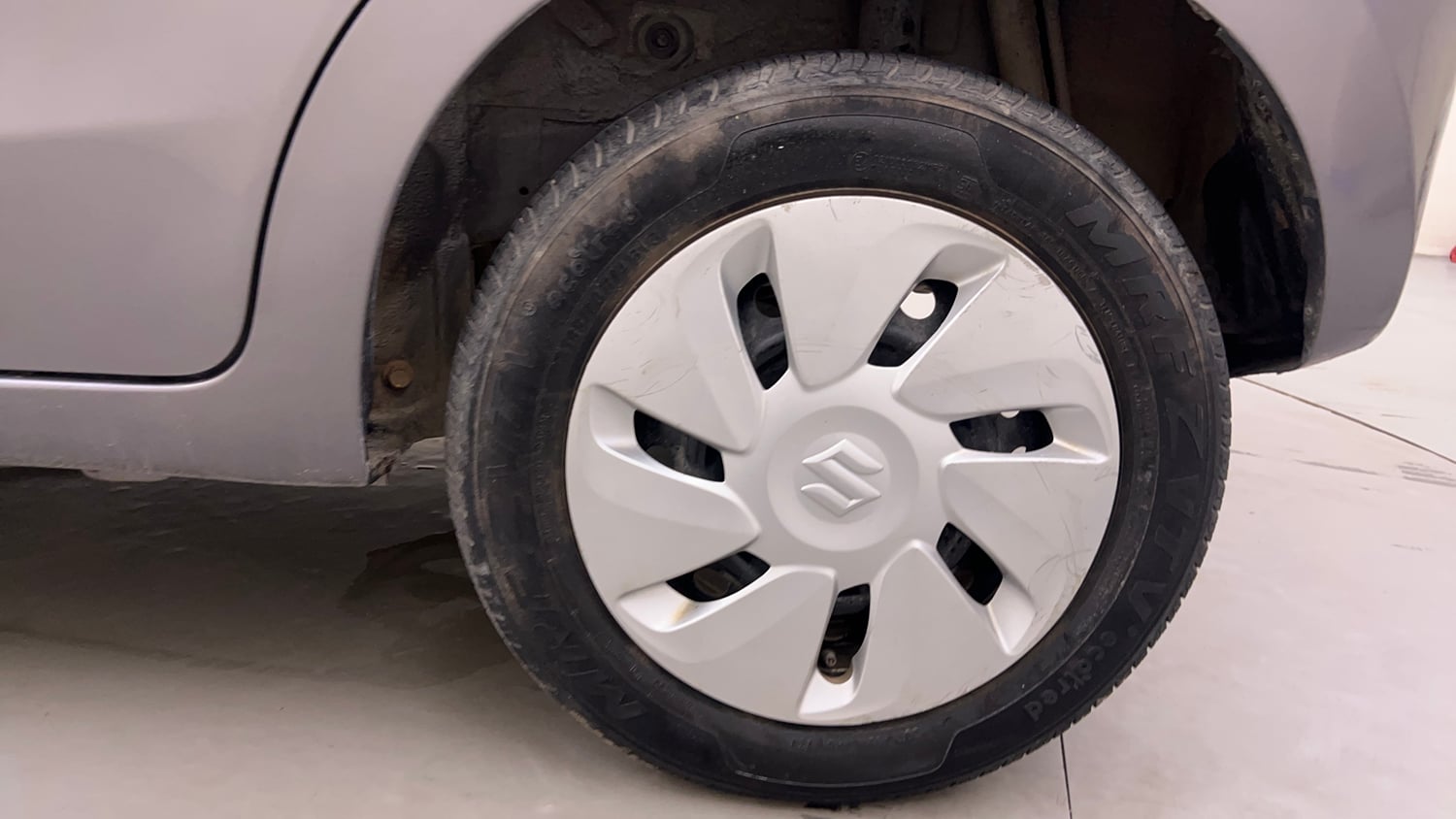 Used 2015 Maruti Suzuki Celerio ZXi AMT Petrol Automatic tyres LEFT REAR TYRE RIM VIEW