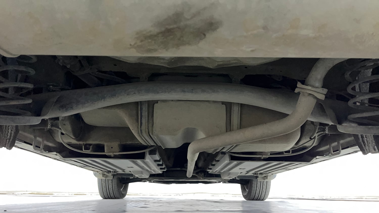 Used 2019 maruti-suzuki Vitara Brezza VDi AGS Diesel Automatic extra REAR UNDERBODY VIEW (TAKEN FROM REAR)