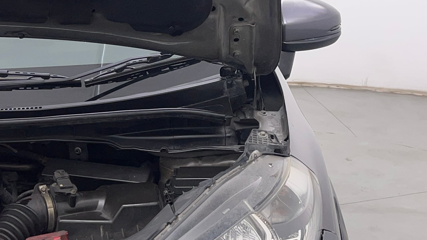 Used 2019 Honda WR-V VX MT Diesel Diesel Manual engine ENGINE LEFT SIDE HINGE & APRON VIEW
