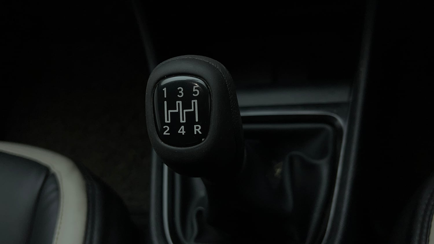 Used 2022 Tata Punch Adventure MT Petrol Manual interior GEAR  KNOB VIEW