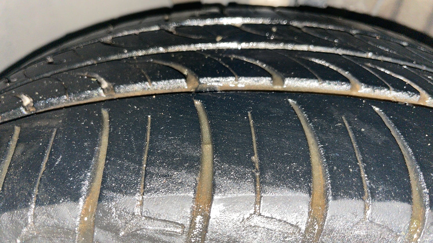 Used 2015 Volkswagen Vento Highline Diesel Diesel Manual tyres LEFT FRONT TYRE TREAD VIEW