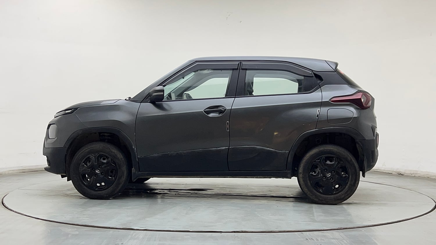 Used 2025 Tata Punch Pure MT Petrol Manual exterior LEFT SIDE VIEW