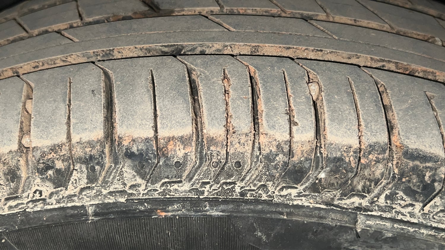 Used 2023 Tata Punch Accomplished MT Petrol Manual tyres RIGHT FRONT TYRE TREAD VIEW