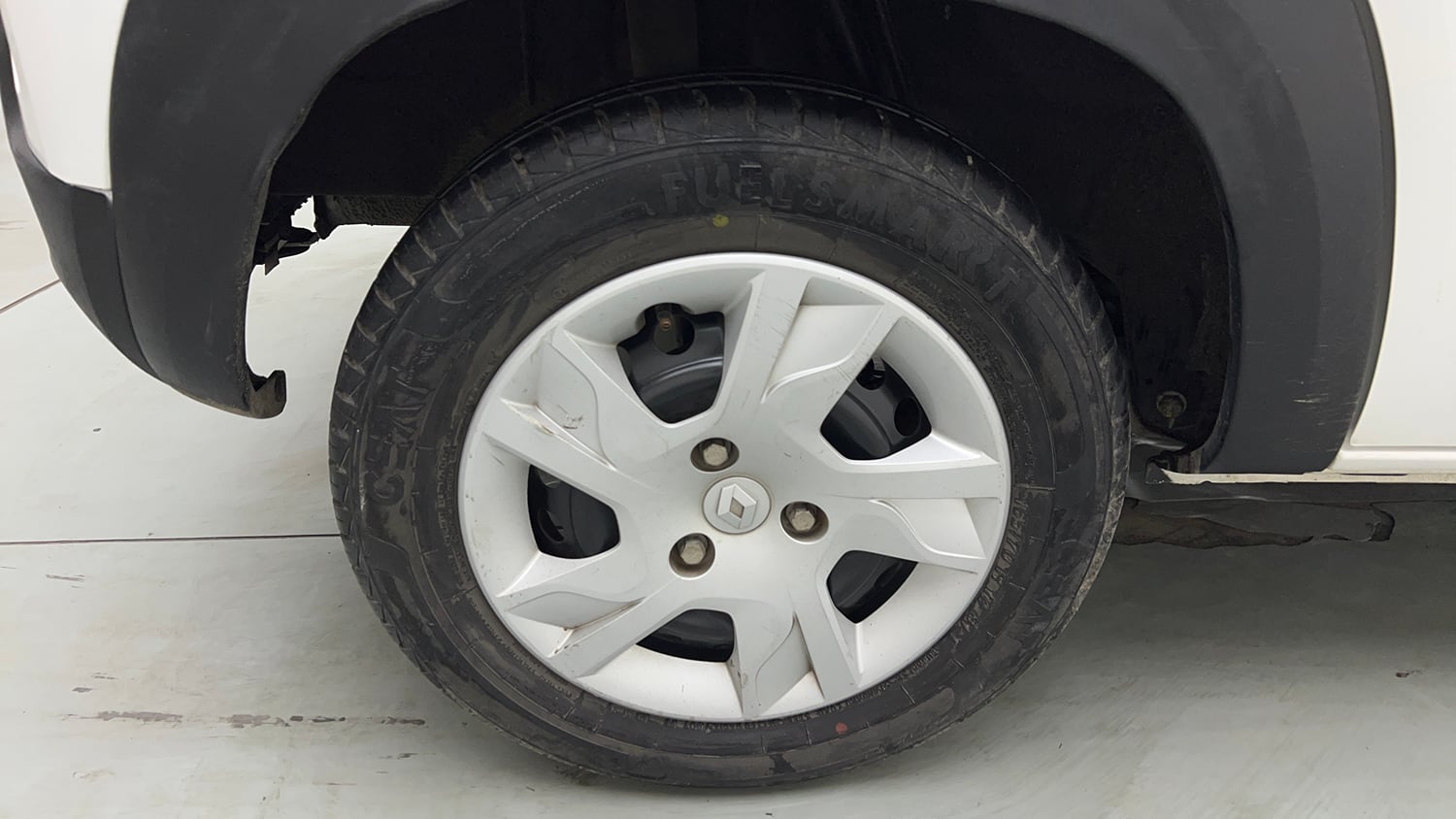 Used 2022 Renault Kwid RXT 1.0 AMT Petrol Automatic tyres RIGHT REAR TYRE RIM VIEW