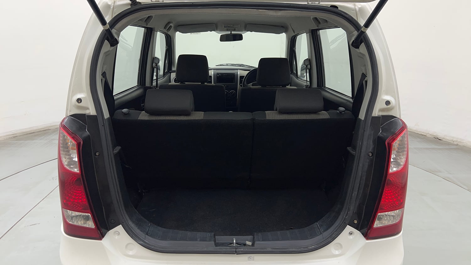 Used 2016 Maruti Suzuki Wagon R LXI Petrol Manual interior DICKY INSIDE VIEW