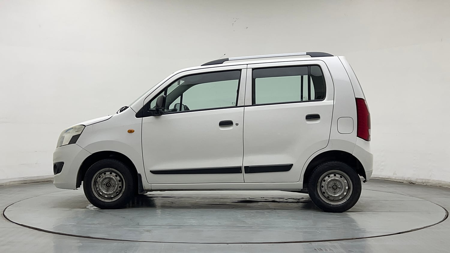 Used 2016 Maruti Suzuki Wagon R LXI Petrol Manual exterior LEFT SIDE VIEW