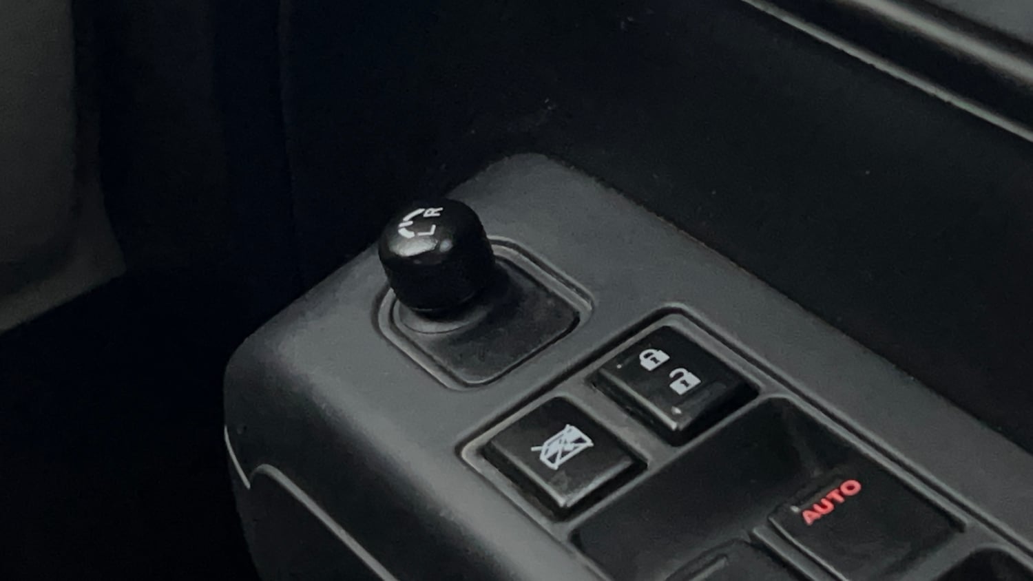 Used 2023 Maruti Suzuki Wagon R VXI 1.0 Petrol Manual top_features Adjustable ORVM