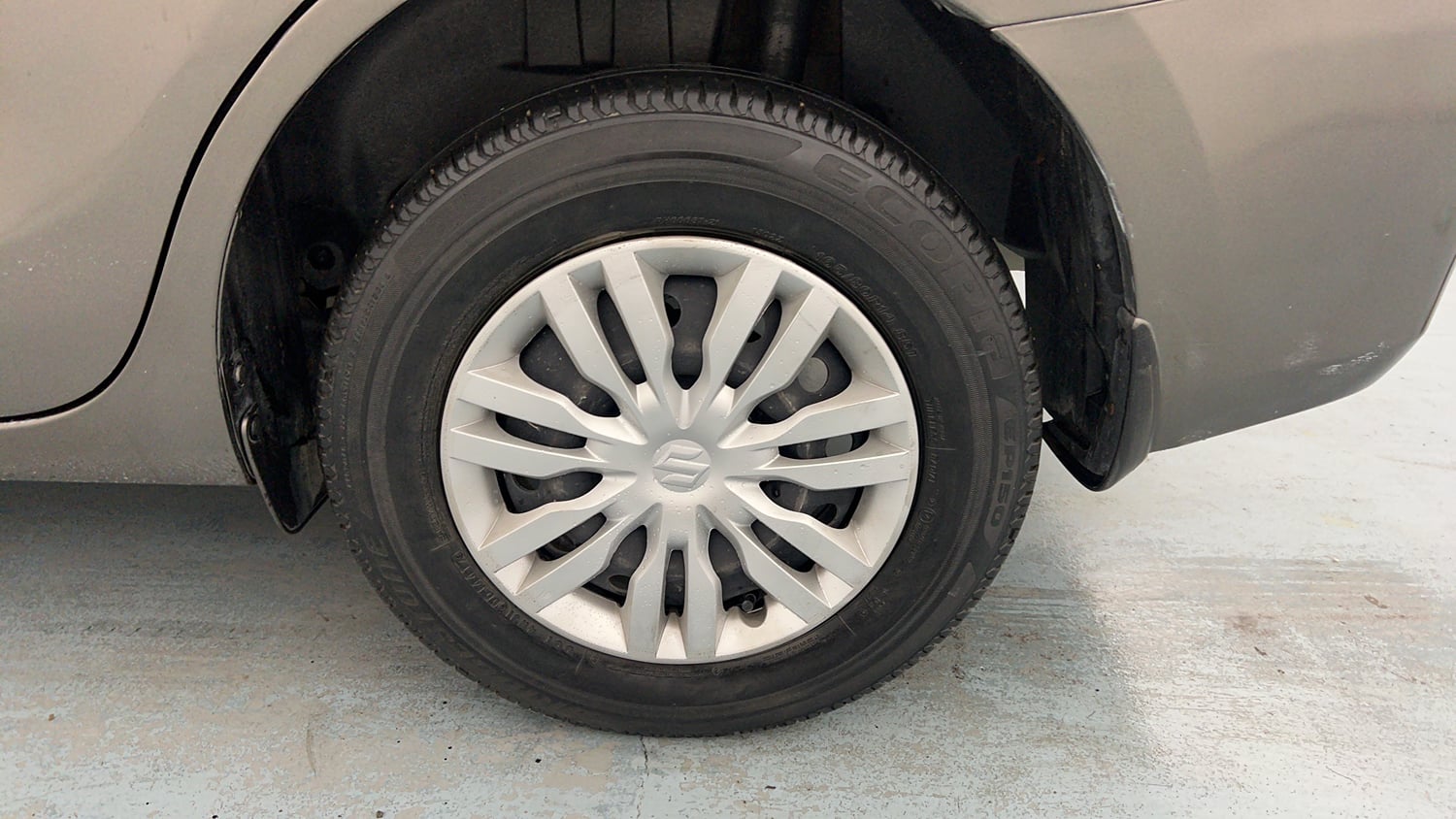 Used 2018 Maruti Suzuki Dzire VDi AMT Diesel Automatic tyres LEFT REAR TYRE RIM VIEW