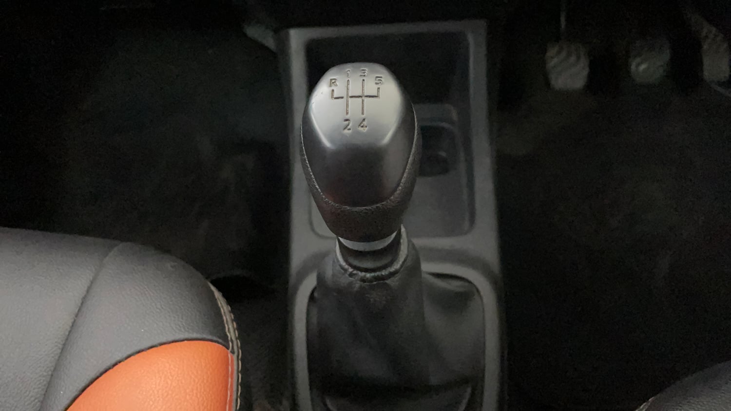 Used 2018 Renault Kwid RXT Petrol Manual interior GEAR  KNOB VIEW
