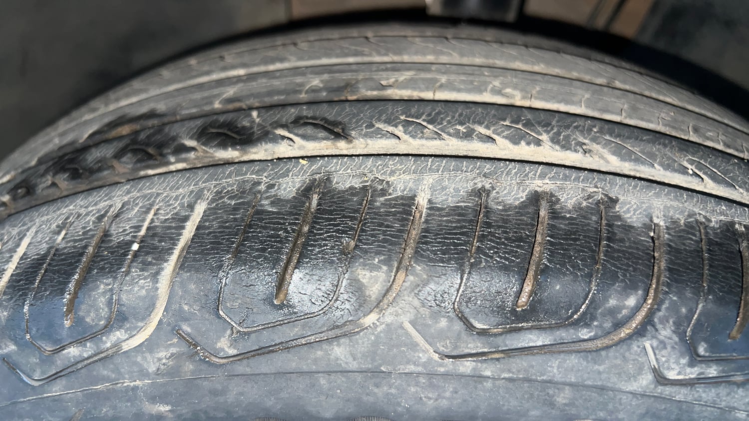 Used 2021 Skoda Kushaq Ambition 1.0L TSI AT Petrol Automatic tyres LEFT FRONT TYRE TREAD VIEW