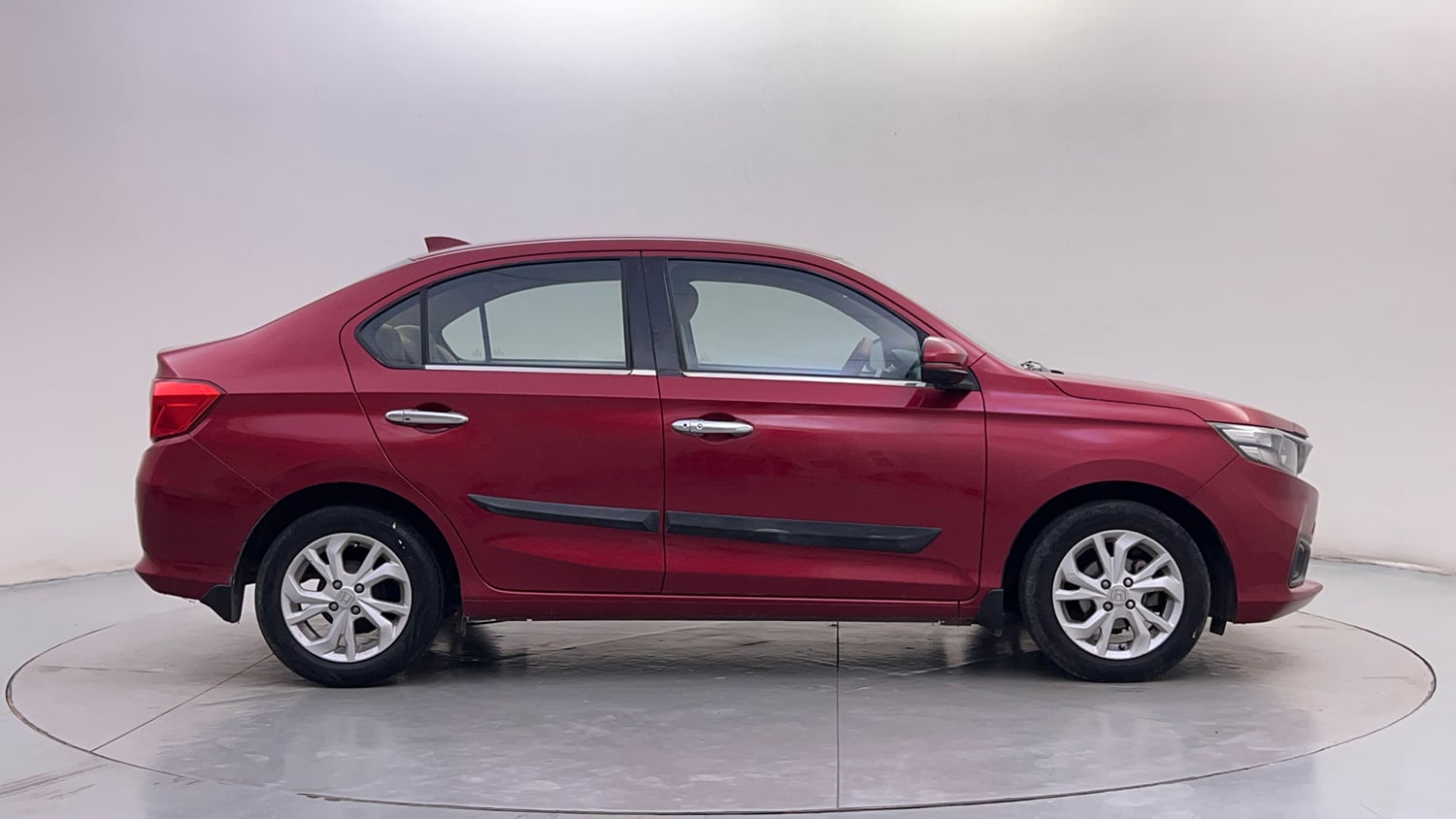 Used 2020 Honda Amaze 1.2 V CVT Petrol Petrol Automatic exterior RIGHT SIDE VIEW