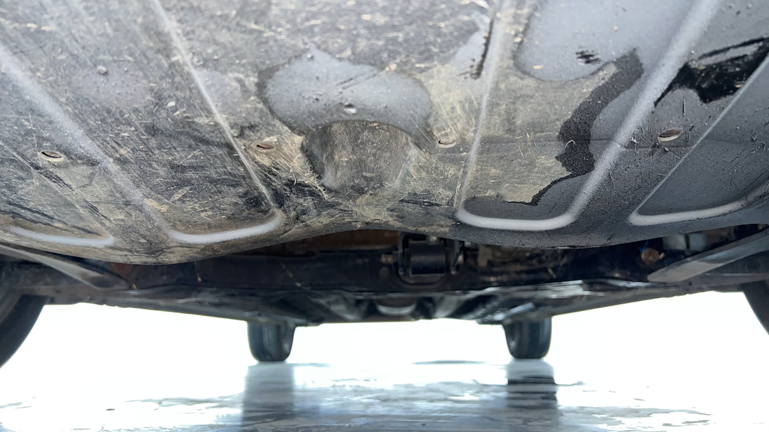 Used 2018 Hyundai Verna SX 1.6 VTVT Petrol Manual extra FRONT LEFT UNDERBODY VIEW