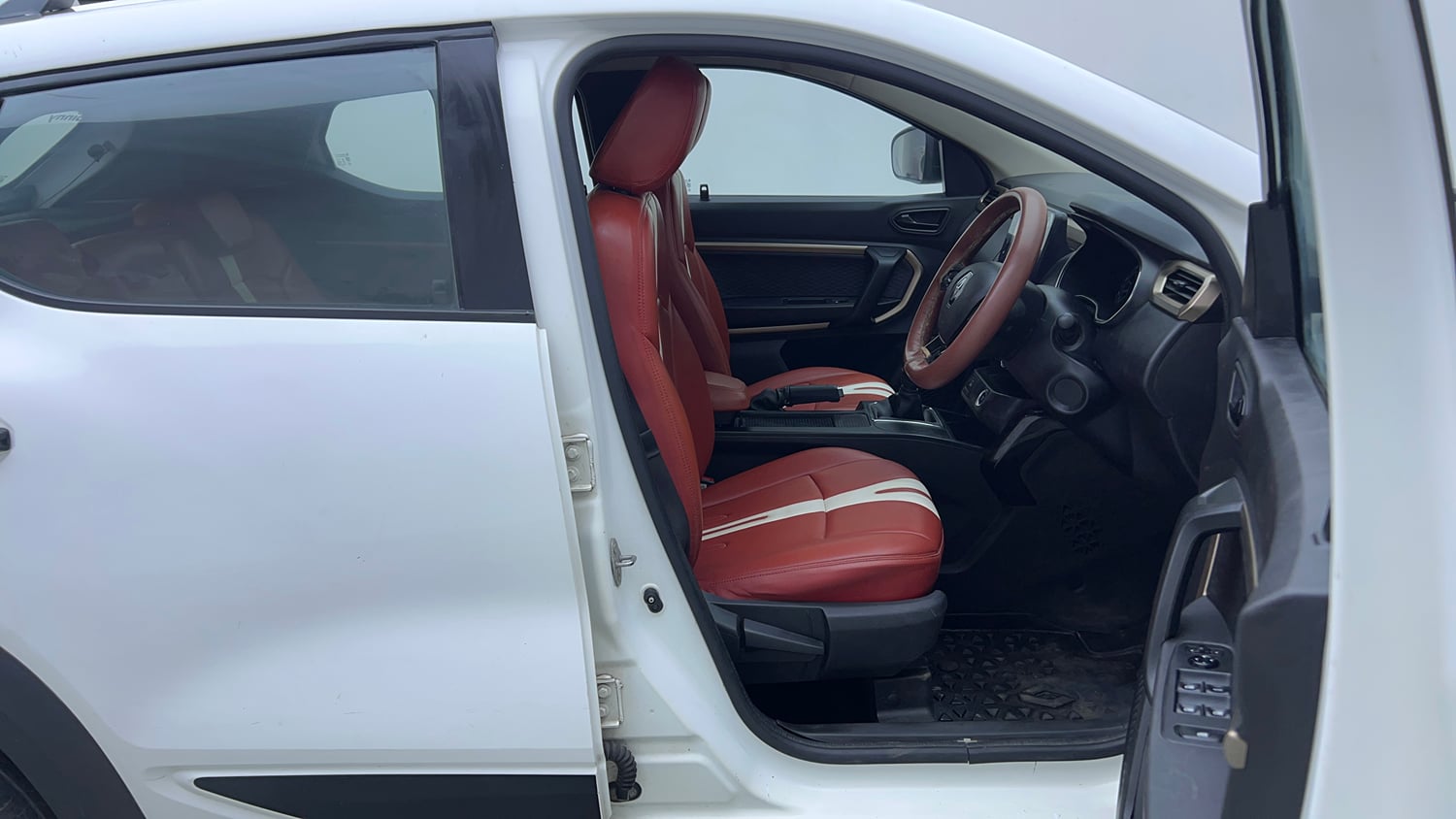 Used 2022 Renault Kiger RXT (O) AMT Petrol Automatic interior RIGHT SIDE FRONT DOOR CABIN VIEW