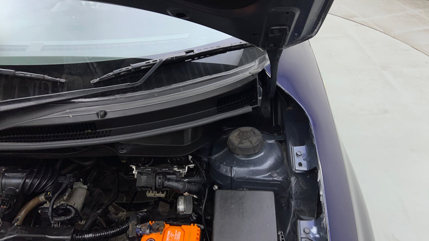 Used 2018 Maruti Suzuki Swift LXi Petrol Manual engine ENGINE LEFT SIDE HINGE & APRON VIEW