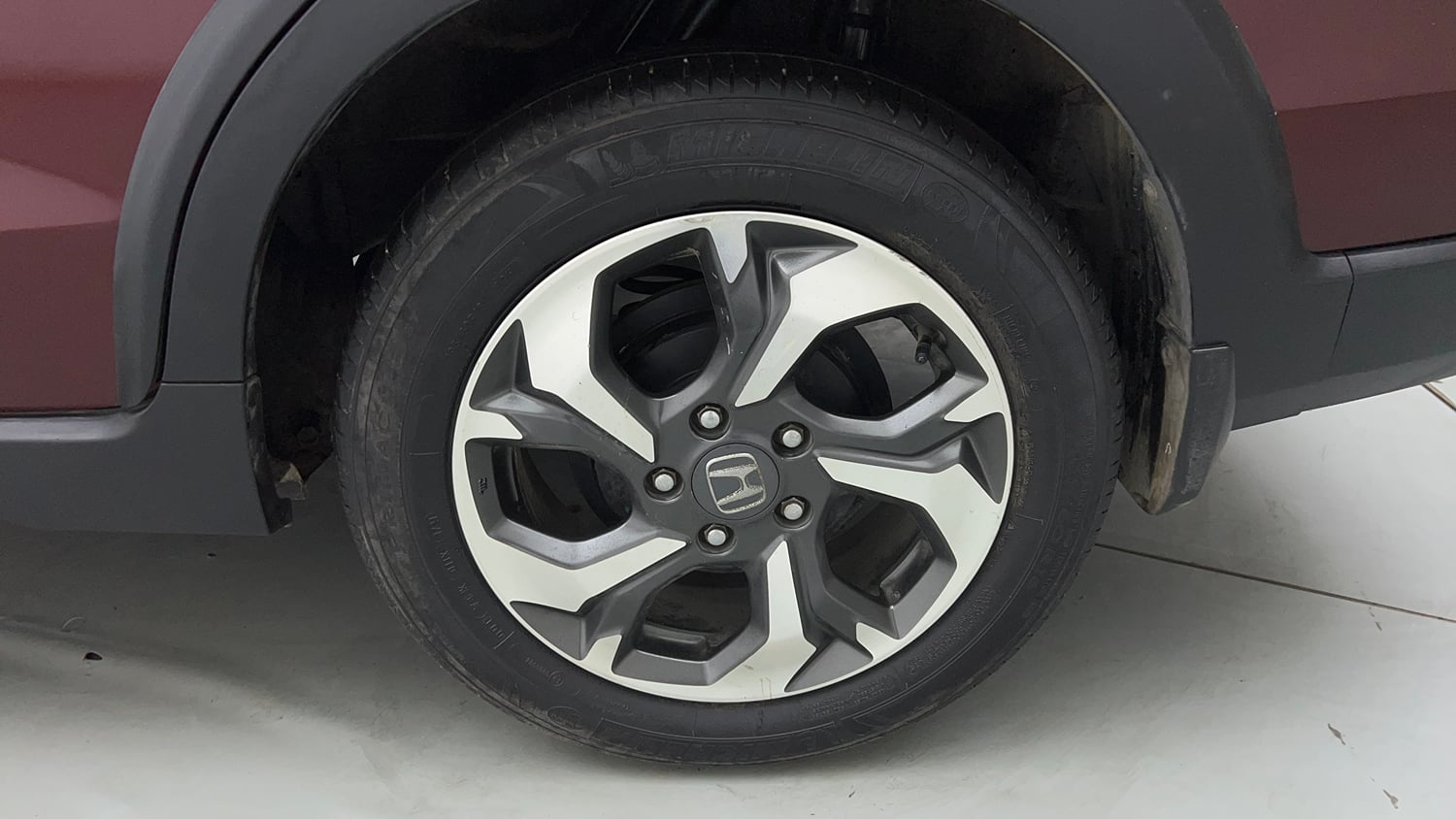 Used 2016 Honda BR-V V CVT Petrol Petrol Automatic tyres LEFT REAR TYRE RIM VIEW