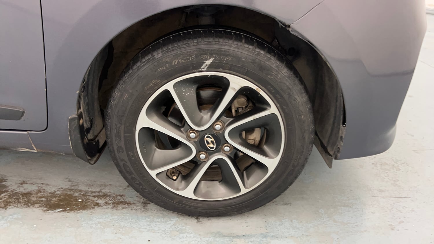 Used 2019 Hyundai Grand i10 Sportz AT 1.2 Kappa VTVT Petrol Automatic tyres RIGHT FRONT TYRE RIM VIEW