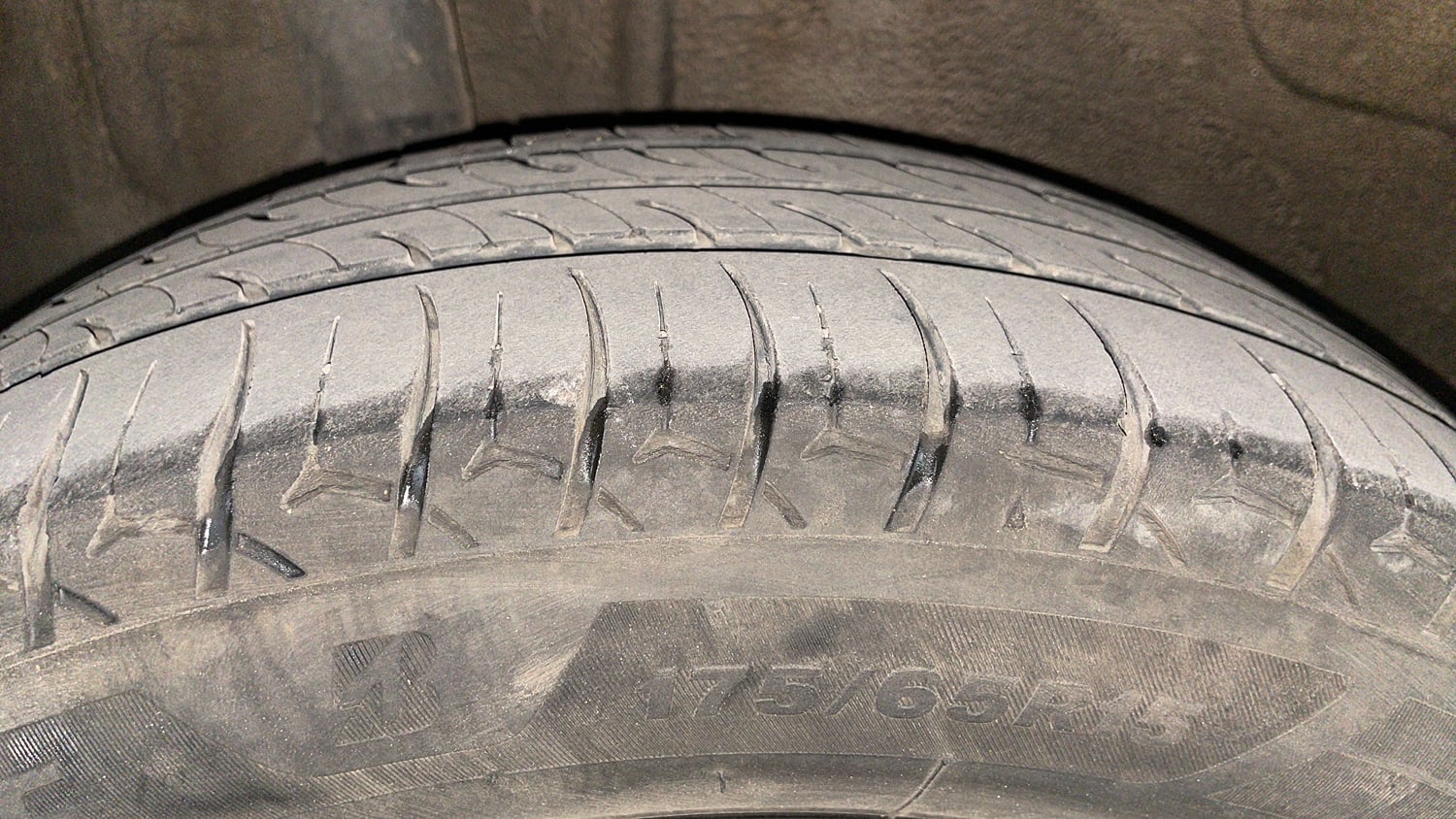 Used 2019 Maruti Suzuki Ignis Zeta 1.2 AMT Petrol Automatic tyres RIGHT REAR TYRE TREAD VIEW