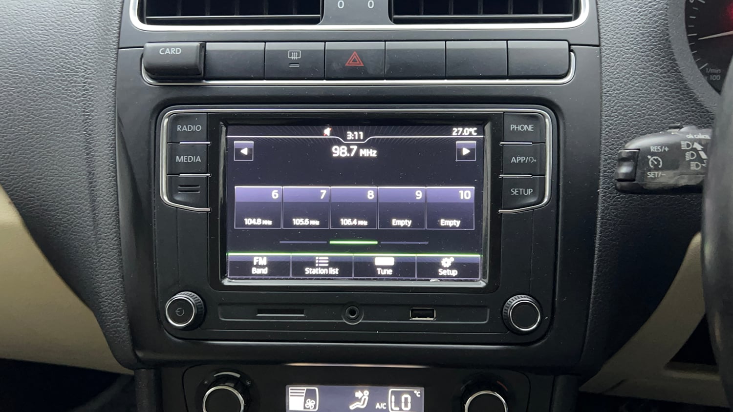 Used 2018 Skoda Rapid Style 1.6 MPI Petrol Manual top_features Integrated (in-dash) music system