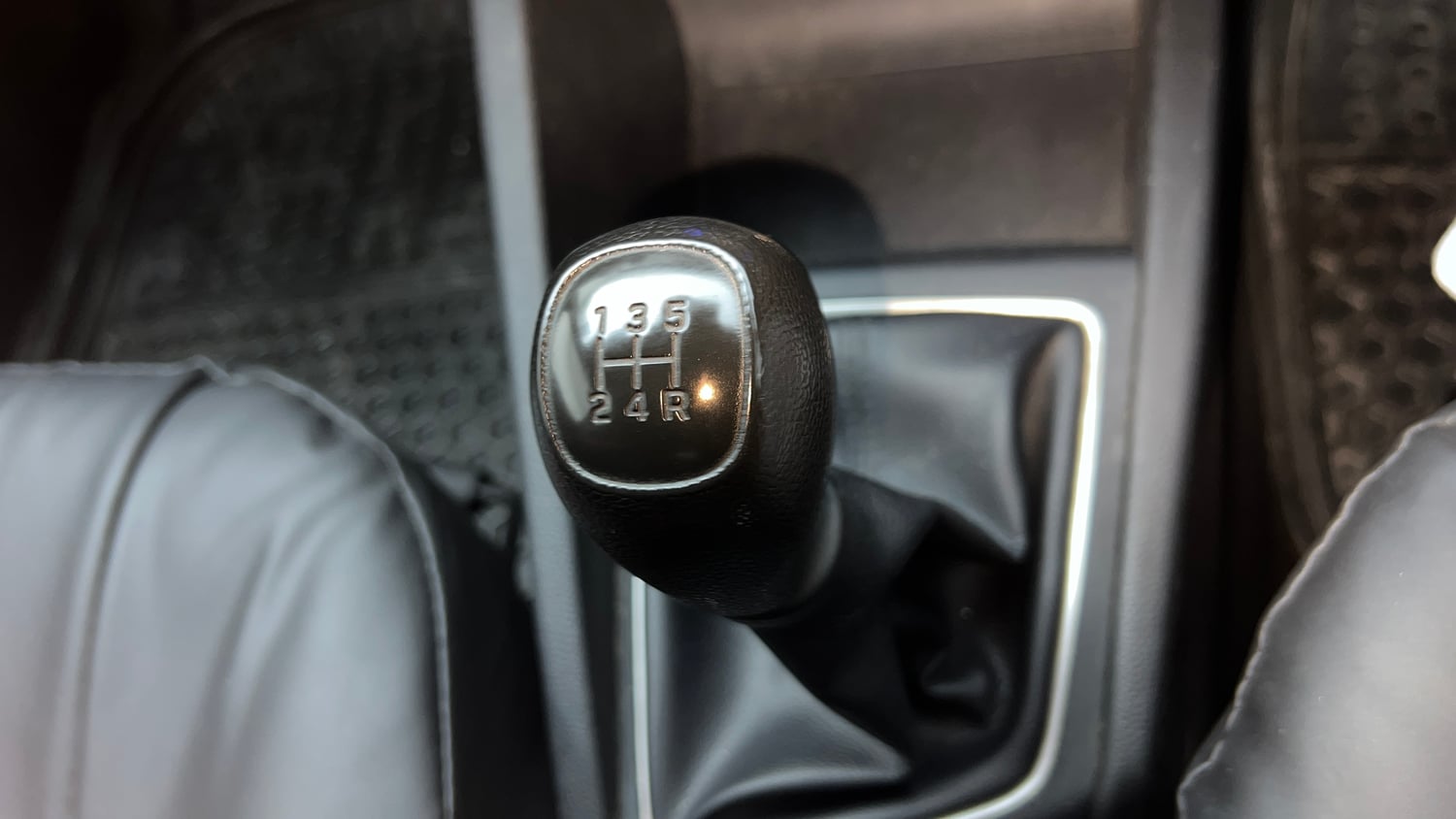 Used 2017 Hyundai Elite i20 Sportz 1.2 Petrol Manual interior GEAR  KNOB VIEW