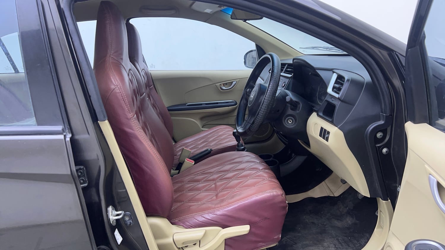 Used 2016 Honda Amaze 1.2 SX i-VTEC Petrol Manual interior RIGHT SIDE FRONT DOOR CABIN VIEW