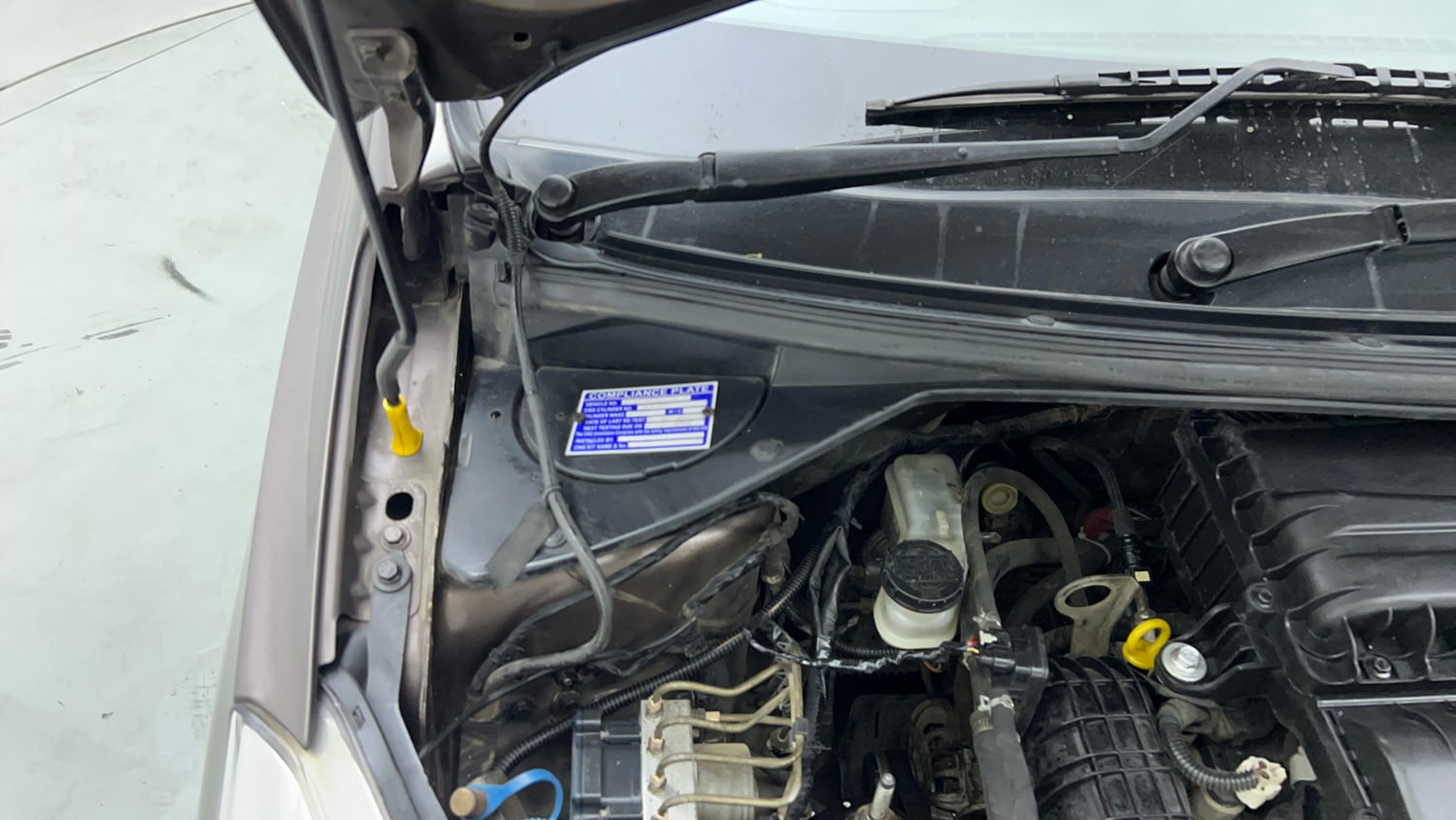 Used 2019 Tata Tiago XM CNG (Outside Fitted) Cng Manual engine ENGINE RIGHT SIDE HINGE & APRON VIEW