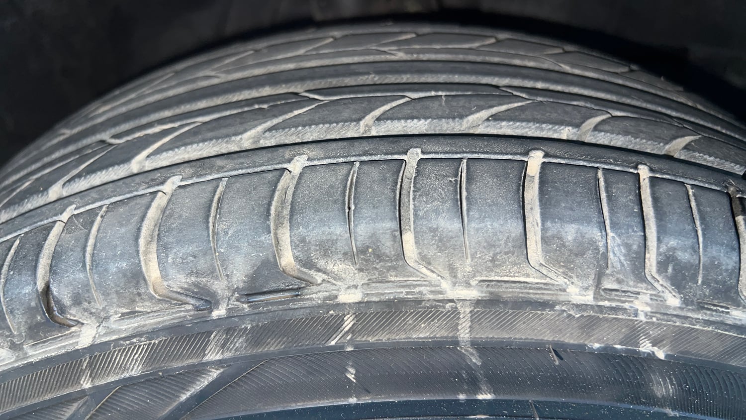 Used 2015 Honda City SV CVT Petrol Automatic tyres RIGHT FRONT TYRE TREAD VIEW
