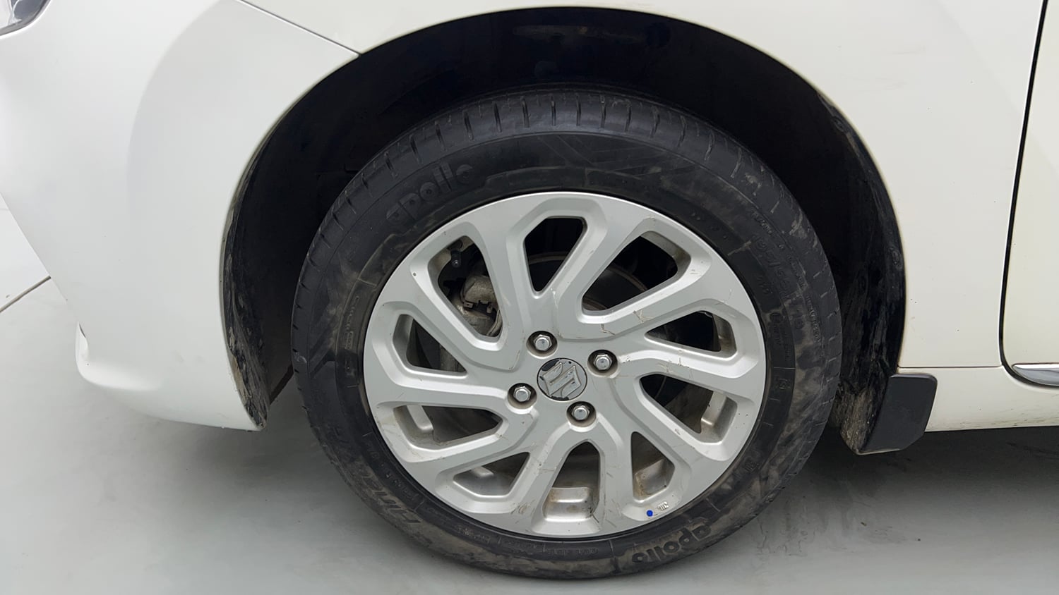 Used 2022 Maruti Suzuki Baleno Zeta Petrol Manual tyres LEFT FRONT TYRE RIM VIEW