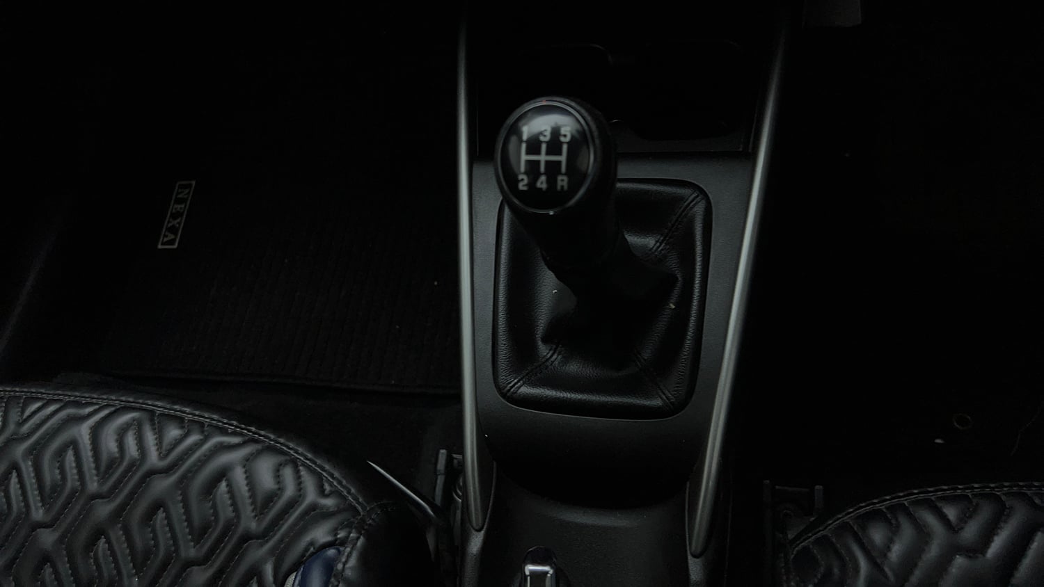 Used 2022 Maruti Suzuki Baleno Zeta Petrol Manual interior GEAR  KNOB VIEW