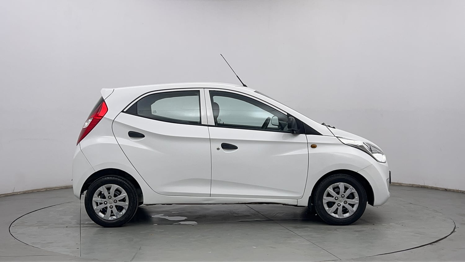 Used 2019 Hyundai Eon Magna + Petrol Manual exterior RIGHT SIDE VIEW