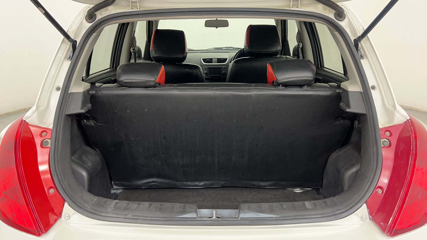 Used 2014 Maruti Suzuki Swift ZXi Petrol Manual interior DICKY INSIDE VIEW