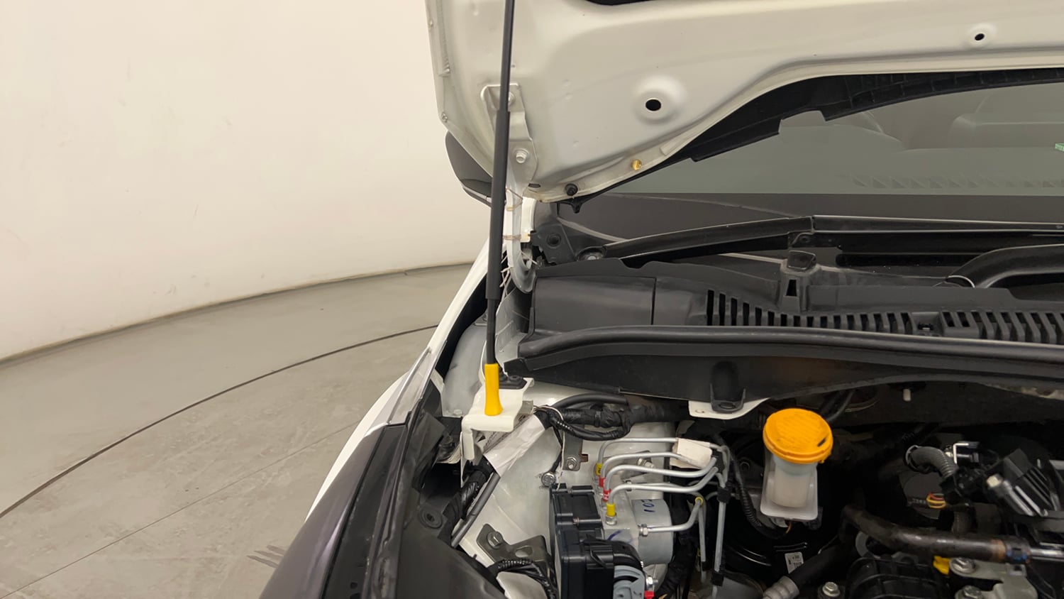 Used 2023 Tata Altroz XZA Plus Petrol Petrol Automatic engine ENGINE RIGHT SIDE HINGE & APRON VIEW