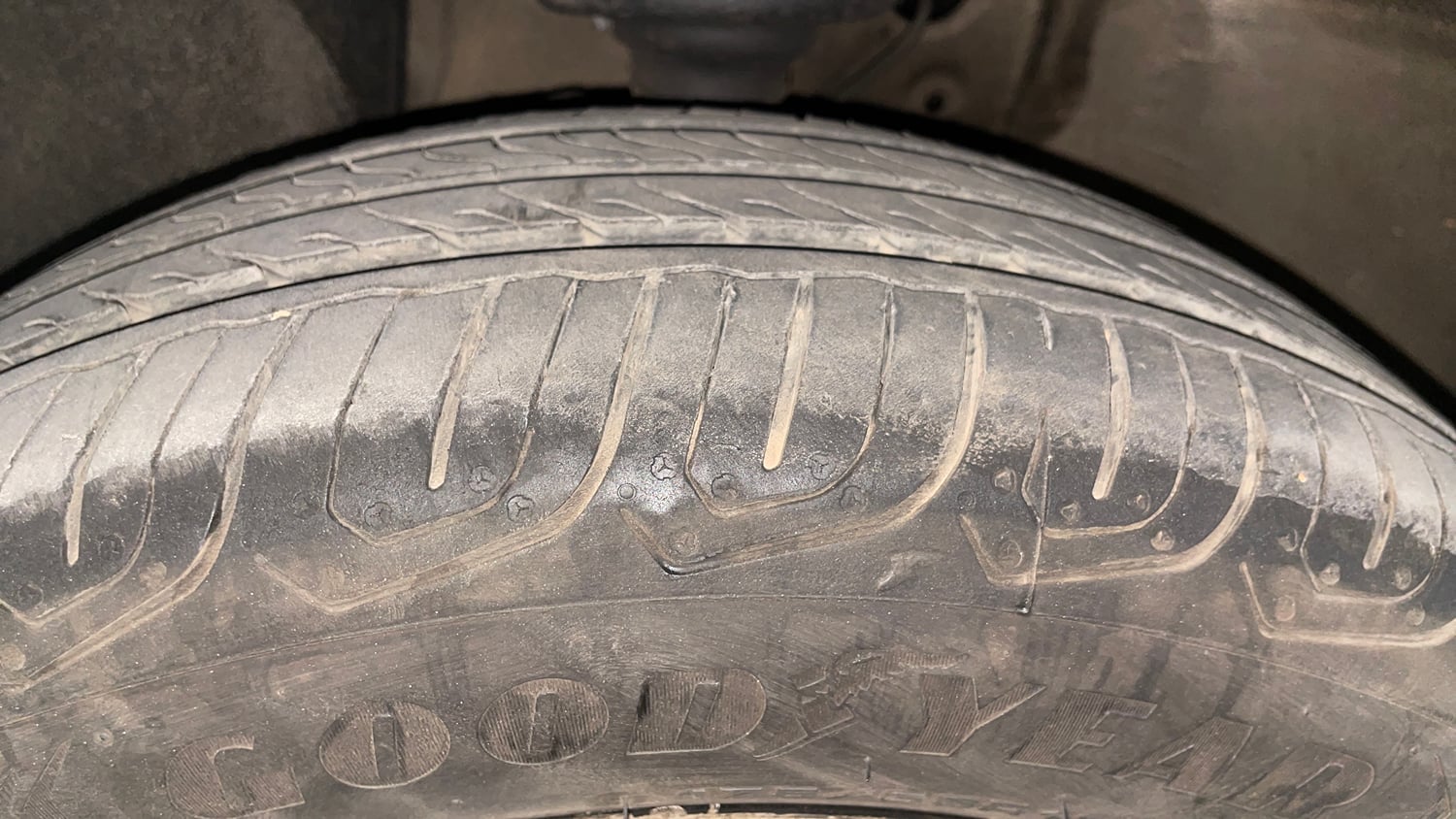 Used 2019 Maruti Suzuki Ignis Zeta 1.2 AMT Petrol Automatic tyres LEFT FRONT TYRE TREAD VIEW