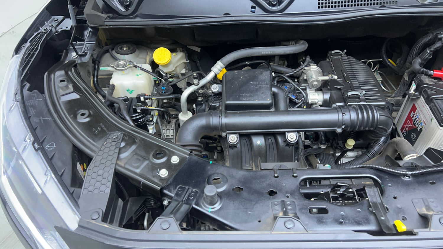 Used 2024 Nissan Magnite XE AMT Petrol Automatic engine ENGINE RIGHT SIDE VIEW