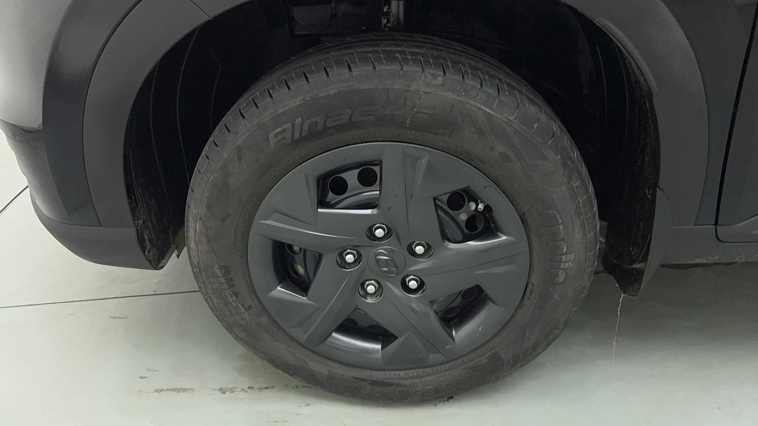 Used 2024 Hyundai Venue S 1.2 Petrol Petrol Manual tyres LEFT FRONT TYRE RIM VIEW