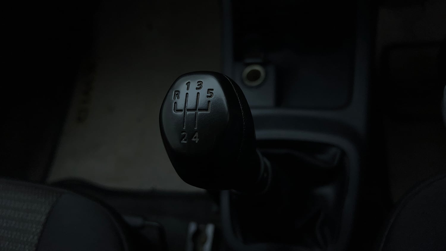 Used 2016 Renault Kwid RXT CNG (Outside Fitted) Cng Manual interior GEAR  KNOB VIEW