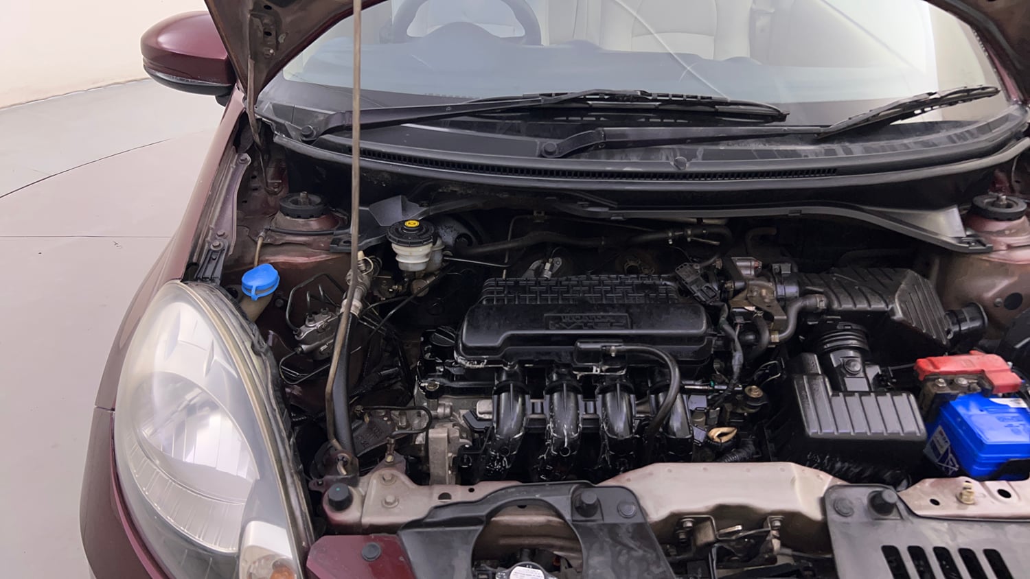 Used 2015 Honda Amaze 1.2 S i-VTEC Petrol Manual engine ENGINE RIGHT SIDE HINGE & APRON VIEW