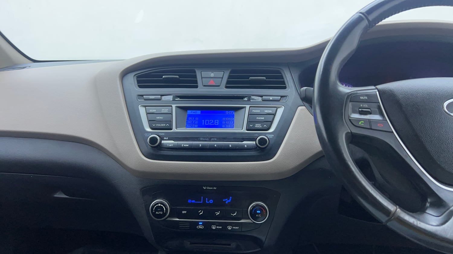 Used 2015 Hyundai Elite i20 Sportz 1.2 Petrol Manual interior MUSIC SYSTEM & AC CONTROL VIEW