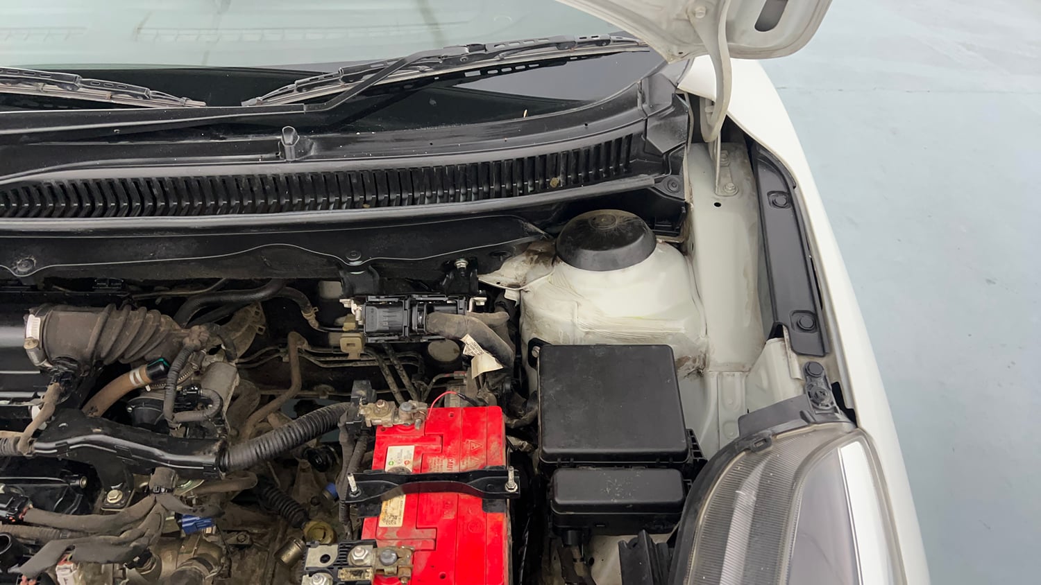 Used 2020 Maruti Suzuki Baleno Delta Petrol Manual engine ENGINE LEFT SIDE HINGE & APRON VIEW