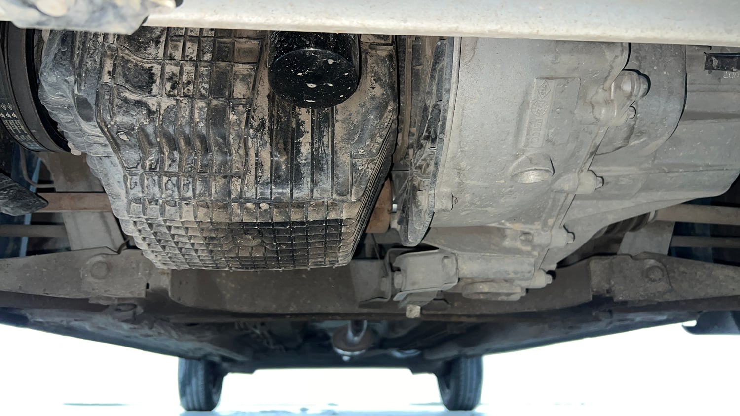 Used 2022 Renault Kwid RXT 1.0 AMT Petrol Automatic extra FRONT LEFT UNDERBODY VIEW