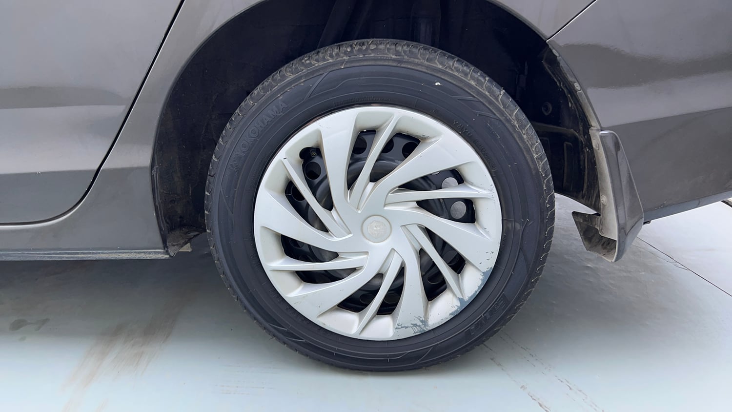 Used 2015 Honda City SV CVT Petrol Automatic tyres LEFT REAR TYRE RIM VIEW