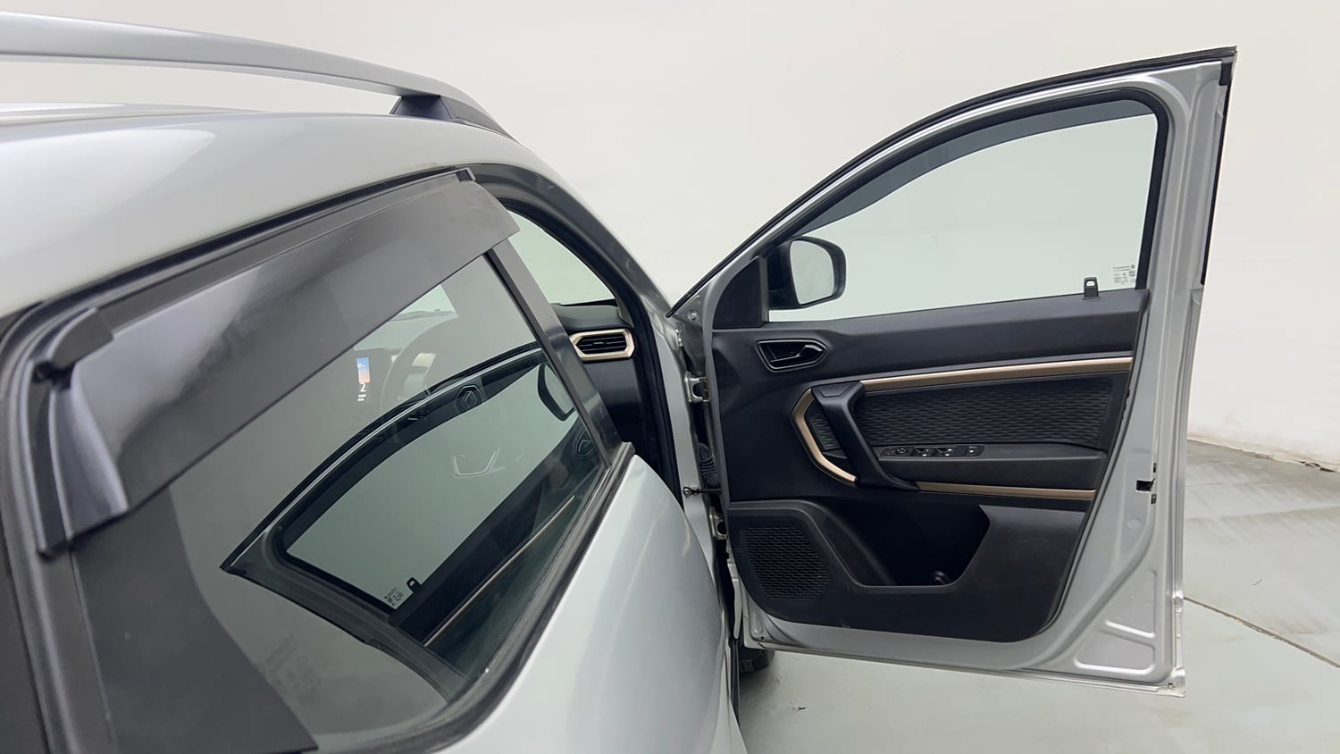 Used 2022 Renault Kiger RXT (O) MT Petrol Manual interior RIGHT FRONT DOOR OPEN VIEW