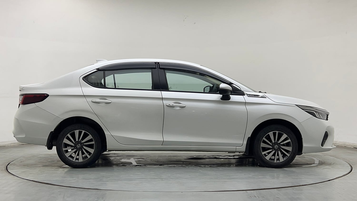 Used 2024 Honda City Elegant Edition CVT Petrol Automatic exterior RIGHT SIDE VIEW